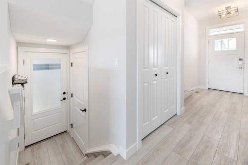 99 Haskayne Drive Nw, Calgary, AB - Indoor Photo Showing Other Room