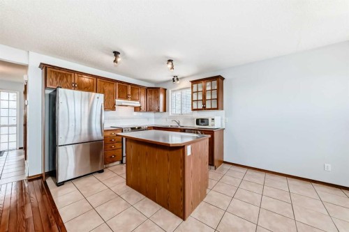 42 Harvest Rose Place Ne, Calgary, AB - Indoor Photo Showing Kitchen