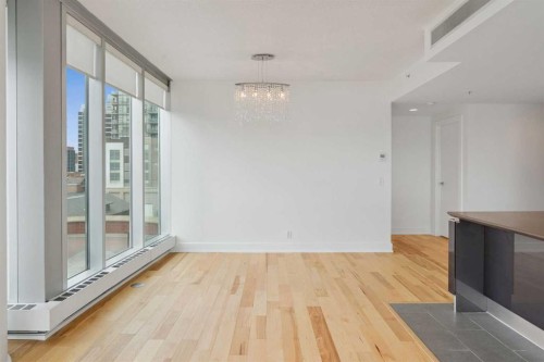 503-433 11 Avenue Se, Calgary, AB - Indoor Photo Showing Kitchen With Upgraded Kitchen