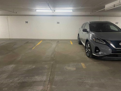 503-433 11 Avenue Se, Calgary, AB - Indoor Photo Showing Garage
