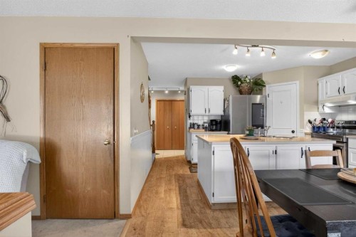 44 Riverwood Circle Se, Calgary, AB - Indoor