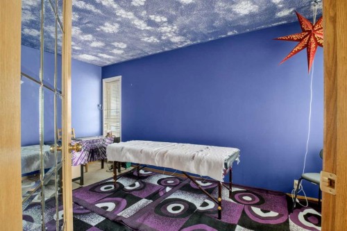 44 Riverwood Circle Se, Calgary, AB - Indoor Photo Showing Bedroom