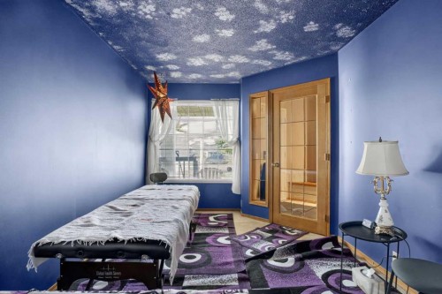 44 Riverwood Circle Se, Calgary, AB - Indoor Photo Showing Bedroom