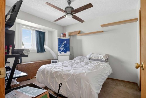 44 Riverwood Circle Se, Calgary, AB - Indoor Photo Showing Bedroom
