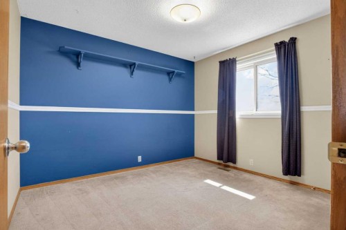 44 Riverwood Circle Se, Calgary, AB - Indoor Photo Showing Other Room