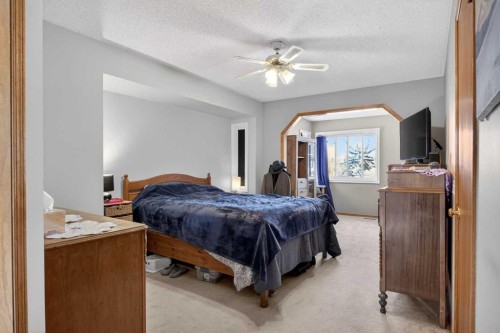 44 Riverwood Circle Se, Calgary, AB - Indoor Photo Showing Bedroom