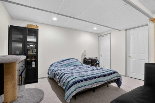 44 Riverwood Circle Se, Calgary, AB - Indoor Photo Showing Bedroom