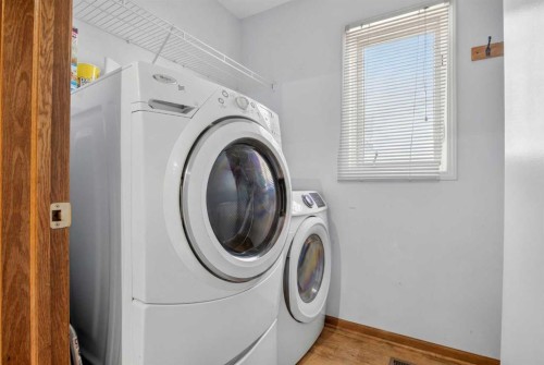 44 Riverwood Circle Se, Calgary, AB - Indoor Photo Showing Laundry Room