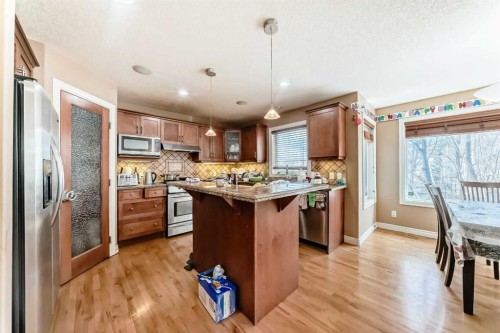 602 Wentworth Place Sw, Calgary, AB - Indoor Photo Showing Kitchen With Stainless Steel Kitchen With Upgraded Kitchen