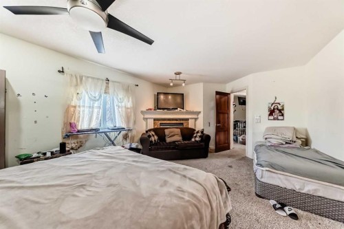 602 Wentworth Place Sw, Calgary, AB - Indoor Photo Showing Bedroom