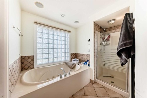 602 Wentworth Place Sw, Calgary, AB - Indoor Photo Showing Bathroom