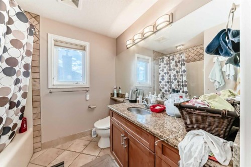 602 Wentworth Place Sw, Calgary, AB - Indoor Photo Showing Bathroom