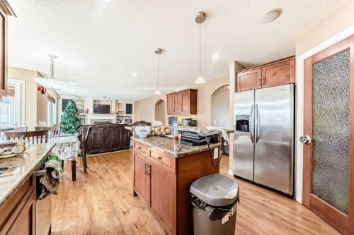 602 Wentworth Place Sw, Calgary, AB - Indoor Photo Showing Kitchen With Stainless Steel Kitchen With Upgraded Kitchen