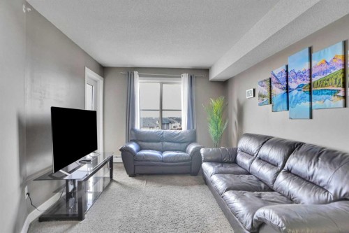 414-7210 80 Avenue Ne, Calgary, AB - Indoor Photo Showing Living Room