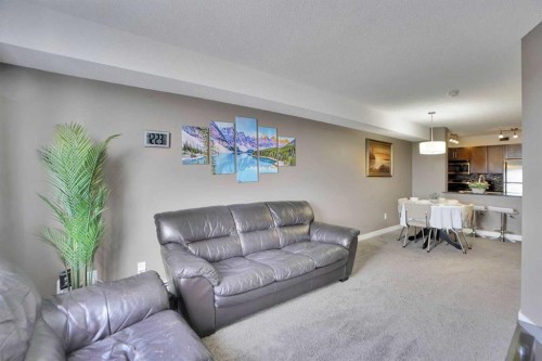 414-7210 80 Avenue Ne, Calgary, AB - Indoor Photo Showing Living Room