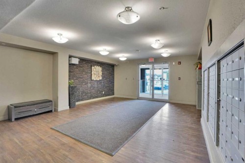 414-7210 80 Avenue Ne, Calgary, AB - Indoor Photo Showing Other Room