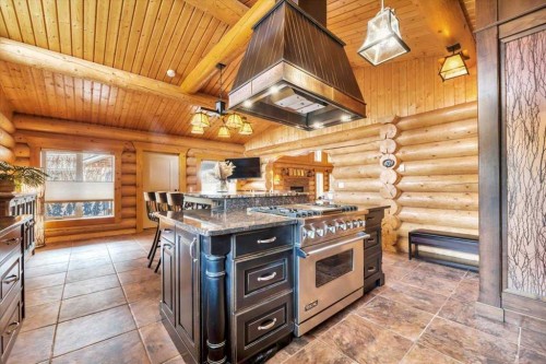 2 Wheatland Green, Strathmore, AB - Indoor Photo Showing Kitchen