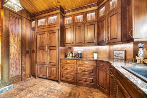 2 Wheatland Green, Strathmore, AB - Indoor Photo Showing Kitchen