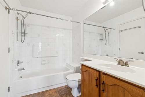 34-105 Elm Place, Okotoks, AB - Indoor Photo Showing Bathroom