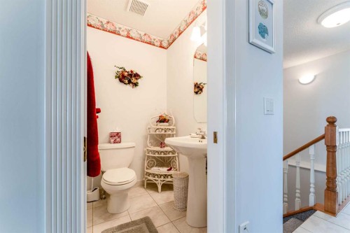 8 Prominence Path Sw, Calgary, AB - Indoor Photo Showing Bathroom