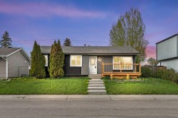 924 Pensdale Crescent SE Calgary, AB T2A 2G1