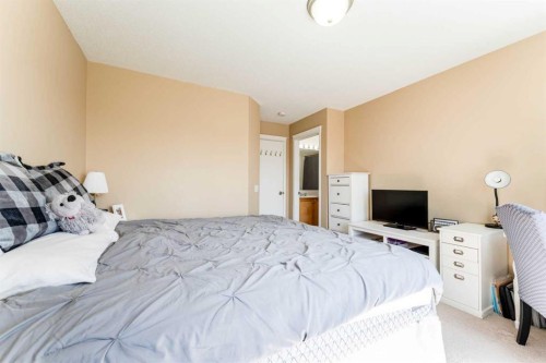 140 Prestwick Avenue Se, Calgary, AB - Indoor Photo Showing Bedroom