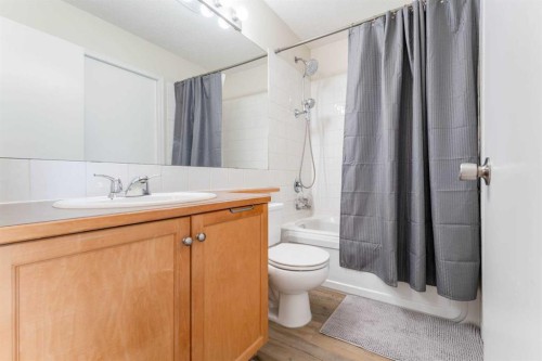 140 Prestwick Avenue Se, Calgary, AB - Indoor Photo Showing Bathroom