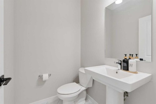 79 Magnolia Heath Se, Calgary, AB - Indoor Photo Showing Bathroom