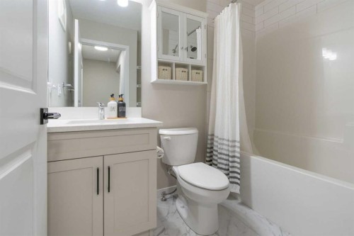 79 Magnolia Heath Se, Calgary, AB - Indoor Photo Showing Bathroom