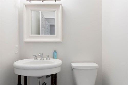 202 Sunset Heights, Cochrane, AB - Indoor Photo Showing Bathroom