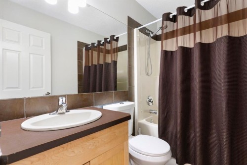 202 Sunset Heights, Cochrane, AB - Indoor Photo Showing Bathroom