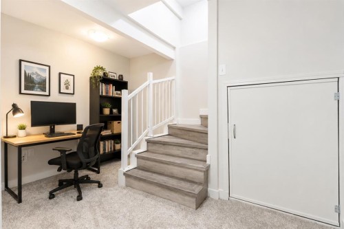 202 Sunset Heights, Cochrane, AB - Indoor Photo Showing Office