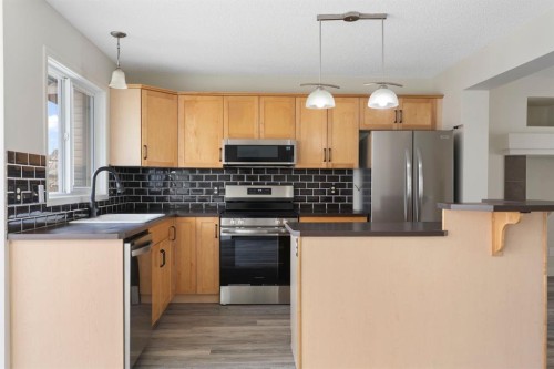 202 Sunset Heights, Cochrane, AB - Indoor Photo Showing Kitchen