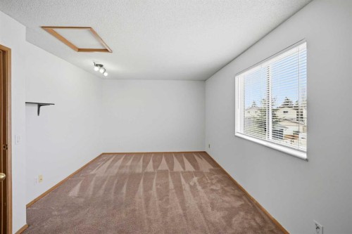 6016 Martingrove Road Ne, Calgary, AB - Indoor Photo Showing Other Room