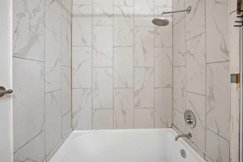 6016 Martingrove Road Ne, Calgary, AB - Indoor Photo Showing Bathroom