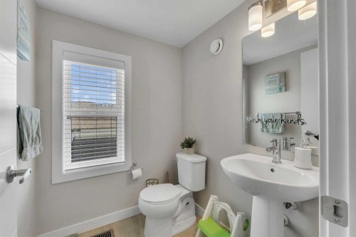 136 Sage Meadows Gardens Nw, Calgary, AB - Indoor Photo Showing Bathroom
