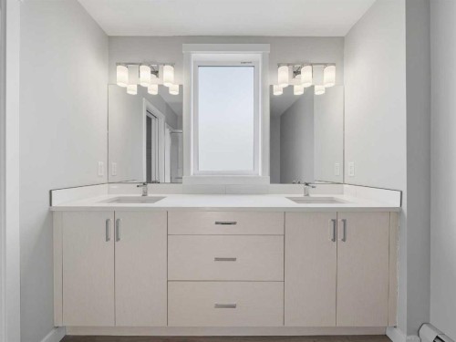 110-660 Shawnee Square Sw, Calgary, AB - Indoor Photo Showing Bathroom