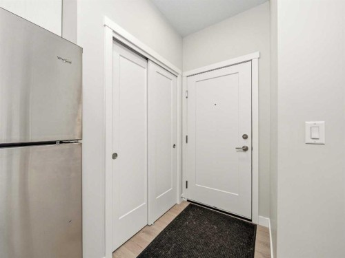110-660 Shawnee Square Sw, Calgary, AB - Indoor Photo Showing Other Room