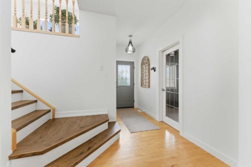 207 Gleneagles View, Cochrane, AB 