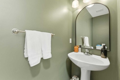 207 Gleneagles View, Cochrane, AB 