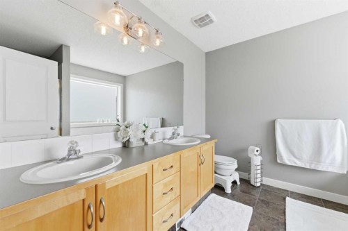 207 Gleneagles View, Cochrane, AB 