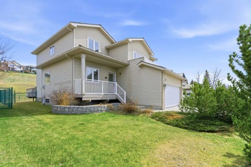 207 Gleneagles View, Cochrane, AB 