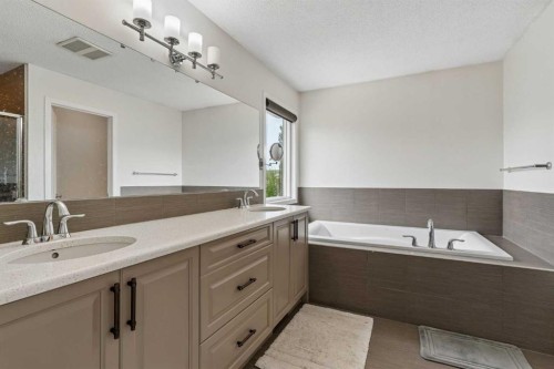 2134 Brightoncrest Common Se, Calgary, AB - Indoor Photo Showing Bathroom