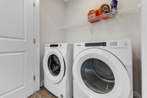 231 Lavender Manor Se, Calgary, AB - Indoor Photo Showing Laundry Room