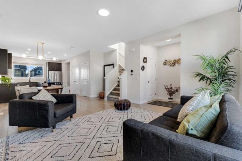 231 Lavender Manor Se, Calgary, AB - Indoor Photo Showing Living Room
