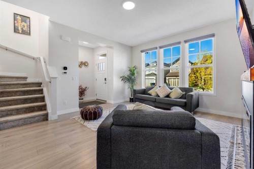 231 Lavender Manor Se, Calgary, AB - Indoor Photo Showing Living Room