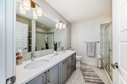 35 Waterford Manor, Chestermere, AB - Indoor Photo Showing Bathroom