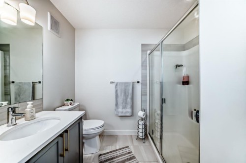 35 Waterford Manor, Chestermere, AB - Indoor Photo Showing Bathroom