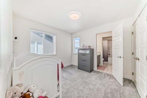 35 Waterford Manor, Chestermere, AB - Indoor Photo Showing Bedroom