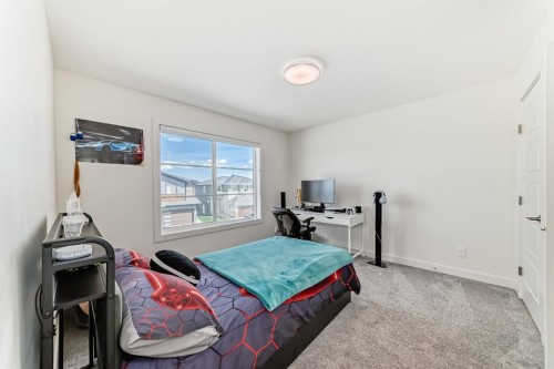 35 Waterford Manor, Chestermere, AB - Indoor Photo Showing Bedroom
